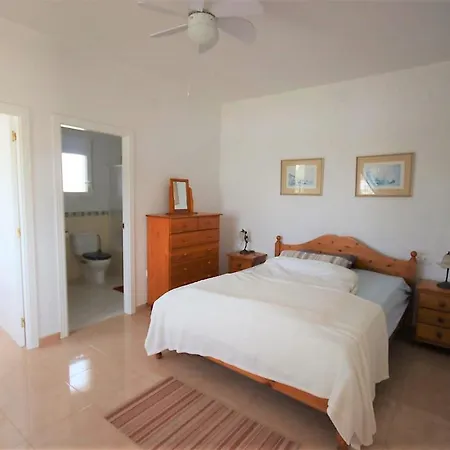 Mira Rosa Segaria - - 3 Double Bedroom *